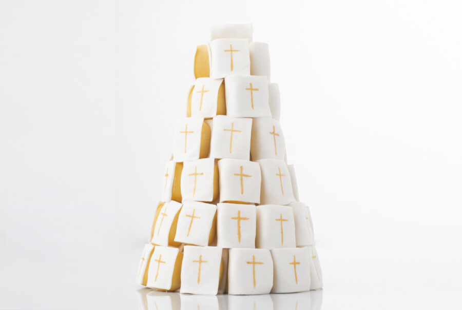Piramide de Biblias de Maná