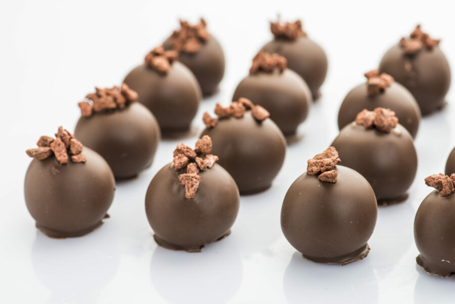 Trufa de Caramelo, Flor de Sal y Nibs de Cacao