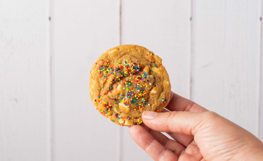 Galletas de Chocolate Blanco con Sprinkles