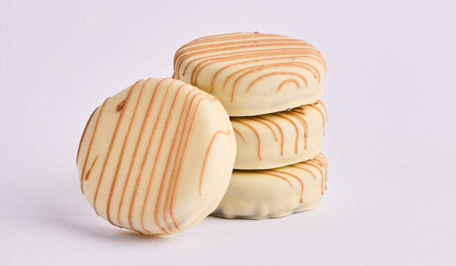 Oreos bañadas en chocolate blanco